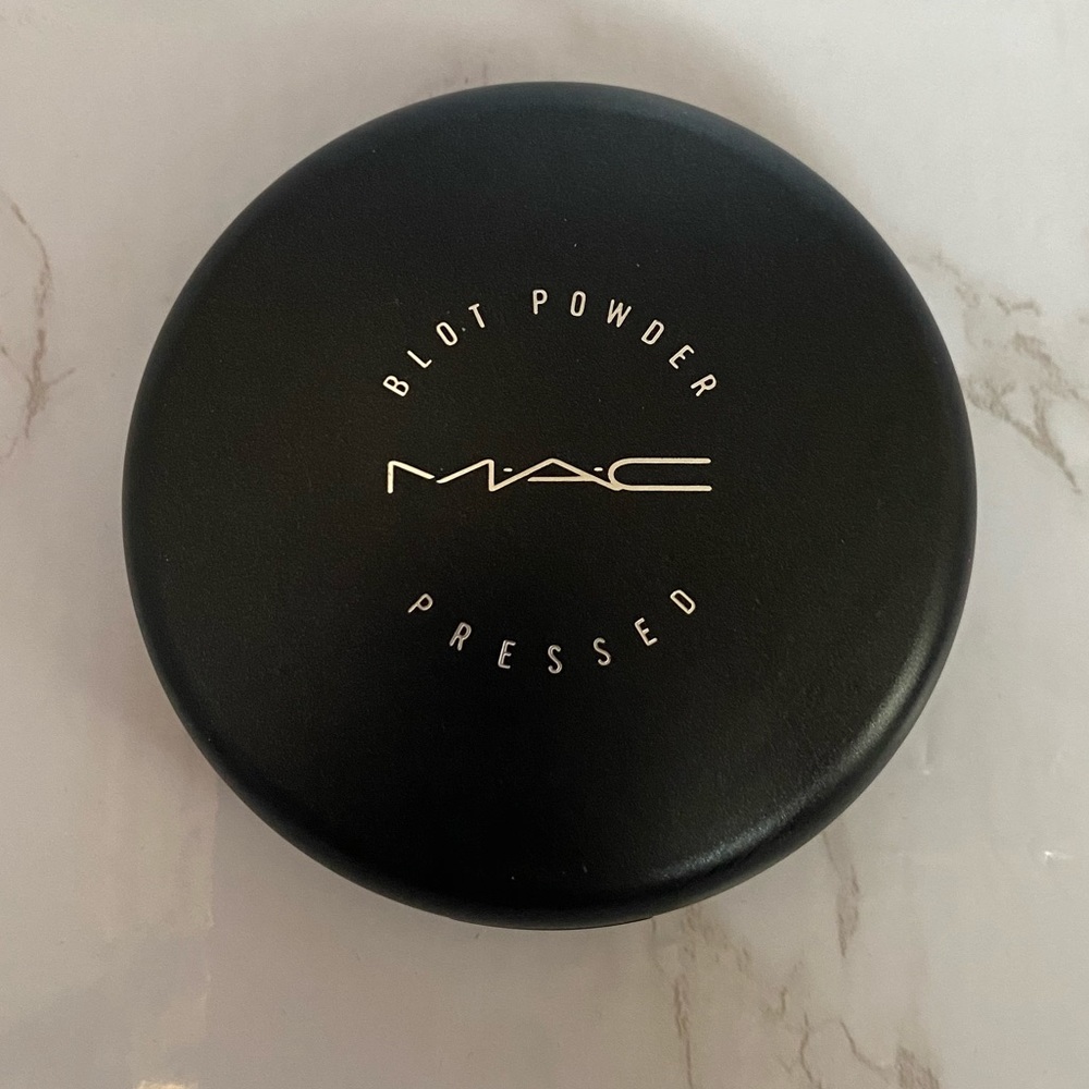 MAC Cosmetics Pressed Blot Powder - ‘Dark’ - Picture 3 of 4